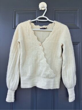 Vineyard Vines Ivory Scalloped V-Neck Alpaca Wool wrap Sweater Pearlized button
